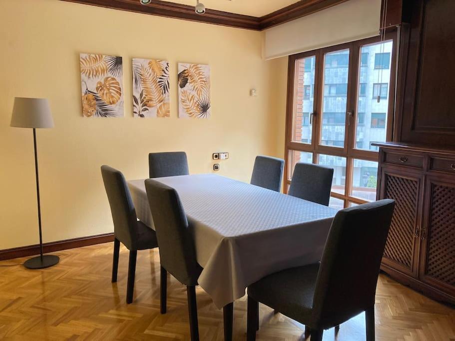 Centrico Apartamento De 2 Habitaciones By Bebalmy Oviedo Esterno foto