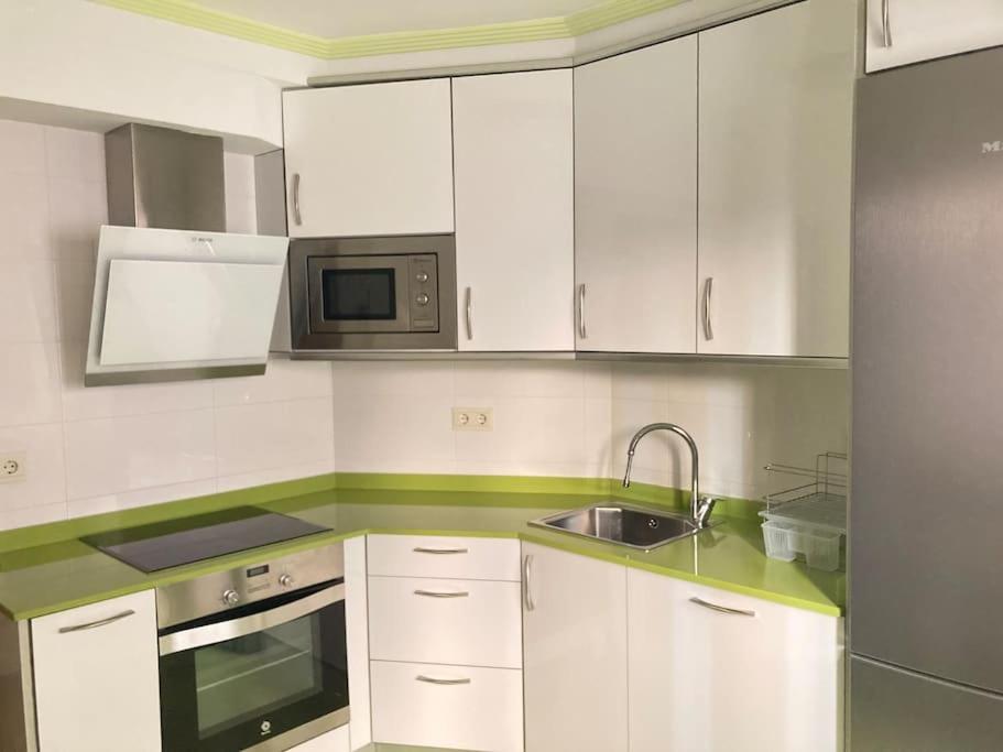 Centrico Apartamento De 2 Habitaciones By Bebalmy Oviedo Esterno foto